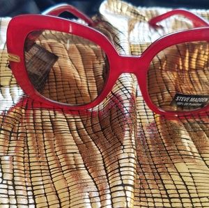 Crimson Modish Sunglasses